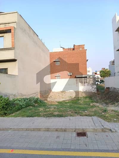 اتحاد ٹاؤن فیز ١ اتحاد ٹاؤن,رائیونڈ روڈ,لاہور میں 5 مرلہ رہائشی پلاٹ 1.4 کروڑ میں برائے فروخت۔