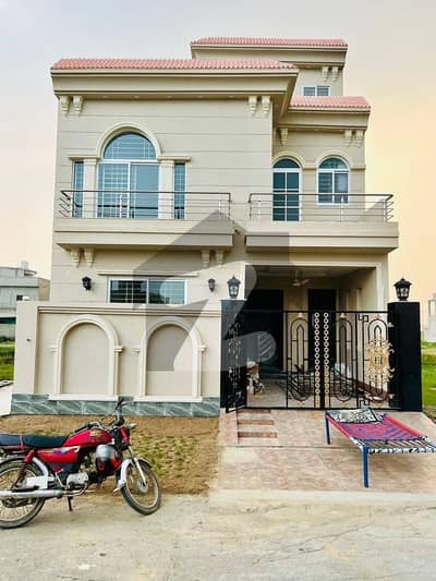 05 MARLA DOUBLE STOREY HOUSE USED NEO CLASSICAL FOR SALE AT PRIME LOCATION L BLOCK KHAYABAN E AMIN NEAR LAKE CITY