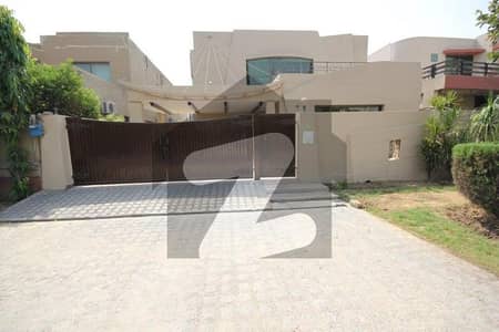 ڈی ایچ اے فیز 3 ڈیفنس (ڈی ایچ اے),لاہور میں 5 کمروں کا 1 کنال مکان 2.25 لاکھ میں کرایہ پر دستیاب ہے۔