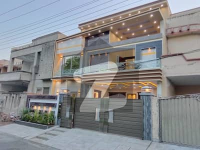 جوہر ٹاؤن فیز 2 جوہر ٹاؤن,لاہور میں 6 کمروں کا 12 مرلہ مکان 6.25 کروڑ میں برائے فروخت۔