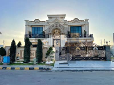 رائل آرچرڈ ملتان پبلک سکول روڈ,ملتان میں 5 کمروں کا 1 کنال مکان 7.5 کروڑ میں برائے فروخت۔