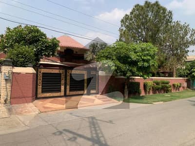 ڈی ایچ اے فیز 1 ڈیفنس (ڈی ایچ اے),لاہور میں 5 کمروں کا 1 کنال مکان 2.5 لاکھ میں کرایہ پر دستیاب ہے۔