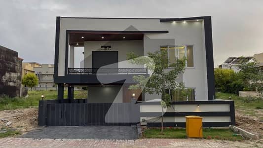 بحریہ ٹاؤن فیز 8 ۔ سیکٹر ایف - 1 بحریہ ٹاؤن فیز 8,بحریہ ٹاؤن راولپنڈی,راولپنڈی میں 5 کمروں کا 10 مرلہ مکان 3.9 کروڑ میں برائے فروخت۔