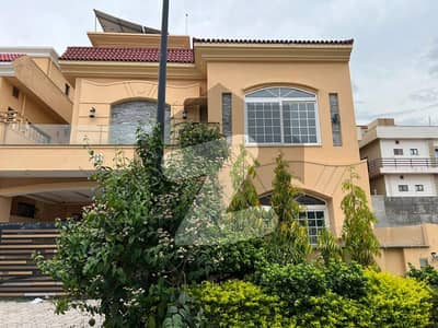 بحریہ انکلیو - سیکٹر سی 1 بحریہ انکلیو,بحریہ ٹاؤن,اسلام آباد میں 5 کمروں کا 10 مرلہ مکان 1.9 لاکھ میں کرایہ پر دستیاب ہے۔