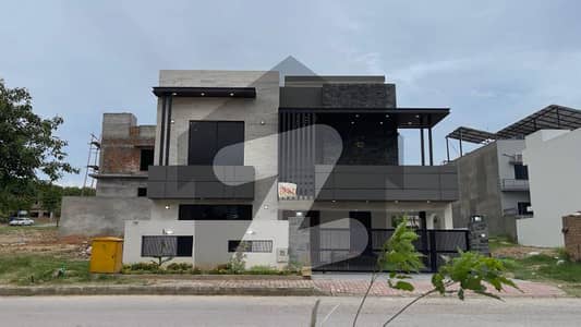 بحریہ ٹاؤن فیز 8 ۔ بلاک ای بحریہ ٹاؤن فیز 8,بحریہ ٹاؤن راولپنڈی,راولپنڈی میں 5 کمروں کا 10 مرلہ مکان 4.25 کروڑ میں برائے فروخت۔