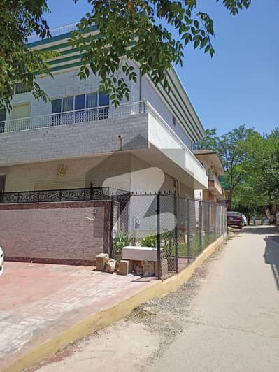 جی ۔ 9/2 جی ۔ 9,اسلام آباد میں 4 کمروں کا 5 مرلہ مکان 5.2 کروڑ میں برائے فروخت۔