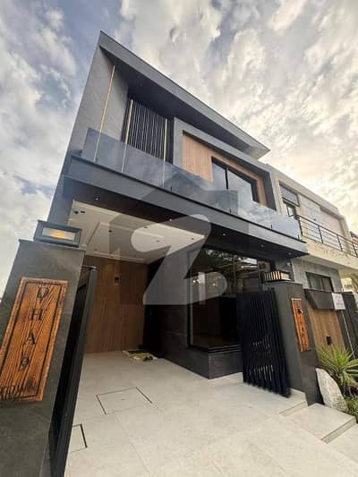 5 MARLA Ultra Modern House in Dha