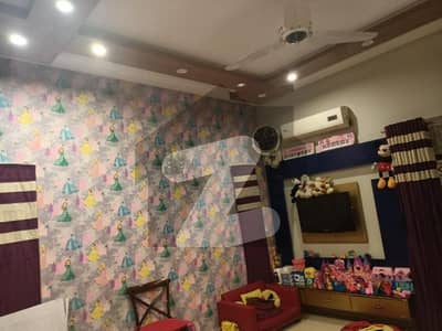 گلبرگ لاہور میں 5 کمروں کا 12 مرلہ عمارت 2.85 لاکھ میں کرایہ پر دستیاب ہے۔
