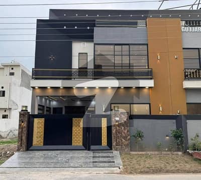 بش ایگزیکٹو ولاز ملتان میں 5 کمروں کا 5 مرلہ مکان 2.2 کروڑ میں برائے فروخت۔