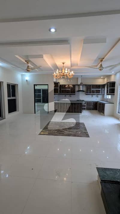 بحریہ ٹاؤن جاسمین بلاک بحریہ ٹاؤن سیکٹر سی,بحریہ ٹاؤن,لاہور میں 4 کمروں کا 10 مرلہ مکان 1.3 لاکھ میں کرایہ پر دستیاب ہے۔