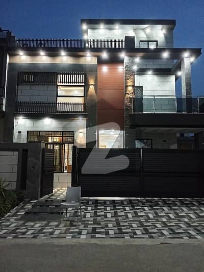 پارک ویو سٹی لاہور میں 5 کمروں کا 10 مرلہ مکان 4.9 کروڑ میں برائے فروخت۔