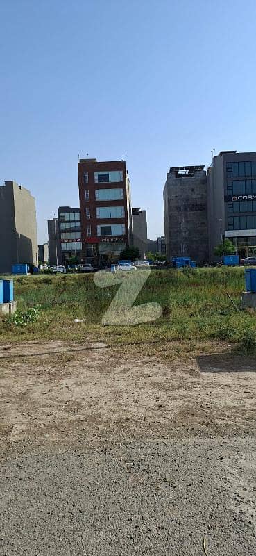 کمرشل براڈوے بلاک بی ڈی ایچ اے فیز 8 - کمرشل براڈوے,ڈی ایچ اے فیز 8,ڈیفنس (ڈی ایچ اے),لاہور میں 8 مرلہ کمرشل پلاٹ 7.0 کروڑ میں برائے فروخت۔