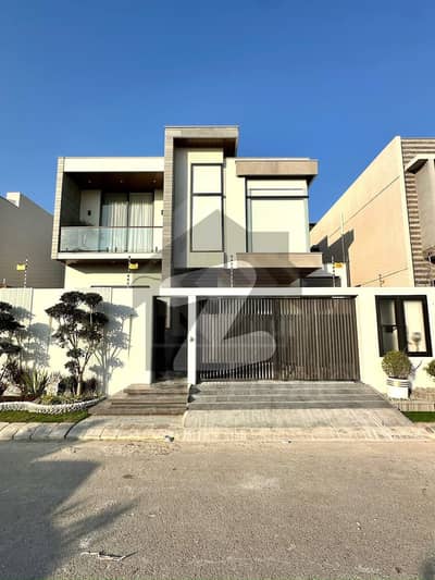 ڈی ایچ اے فیز 8 ڈی ایچ اے ڈیفینس,کراچی میں 7 کمروں کا 1 کنال مکان 29.0 کروڑ میں برائے فروخت۔