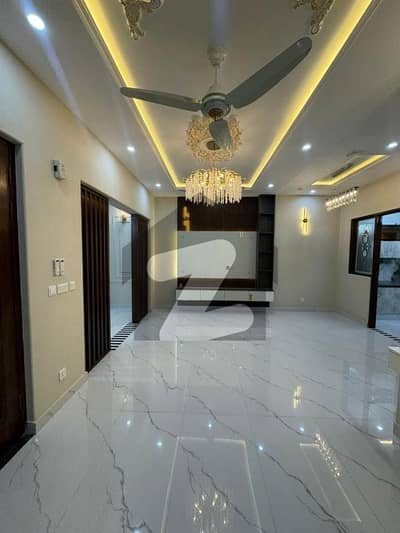 5 MARLA BRAND NEW HOUSE FOR SALE IN EDEN BOULEVARD COLLEGE ROAD LAHORE.