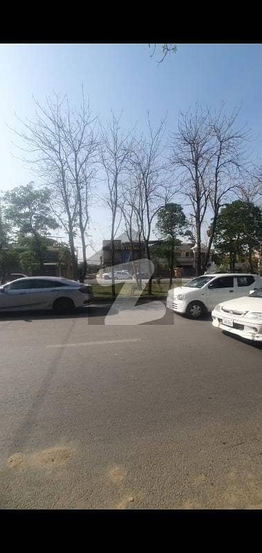 جوہر ٹاؤن فیز 1 - بلاک ڈی1 جوہر ٹاؤن فیز 1,جوہر ٹاؤن,لاہور میں 18 مرلہ کمرشل پلاٹ 11.75 کروڑ میں برائے فروخت۔