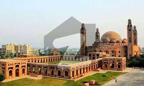 گالف ویو ریزیڈنسیا - فیز 1 گالف ویو ریذڈینشیاء,بحریہ ٹاؤن,لاہور میں 1 کنال رہائشی پلاٹ 2.7 کروڑ میں برائے فروخت۔