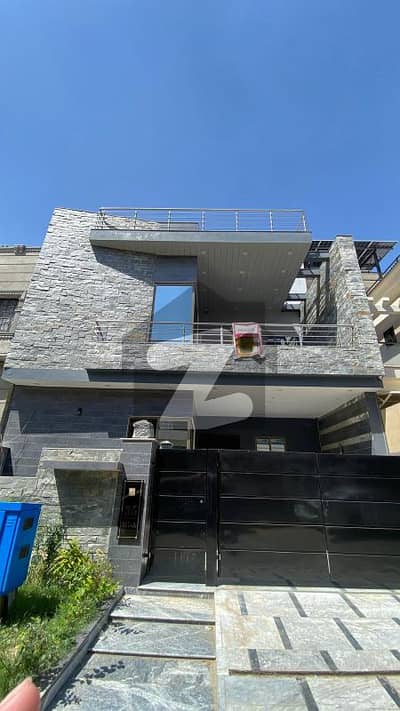 لیک سٹی - سیکٹر M7 - بلاک اے لیک سٹی ۔ سیکٹرایم ۔ 7,لیک سٹی,رائیونڈ روڈ,لاہور میں 6 کمروں کا 7 مرلہ مکان 3.2 کروڑ میں برائے فروخت۔