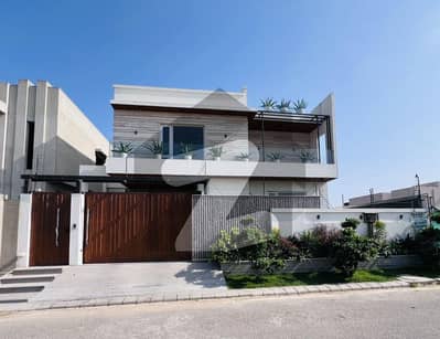 ڈی ایچ اے فیز 8 ڈی ایچ اے ڈیفینس,کراچی میں 6 کمروں کا 1 کنال مکان 18.0 کروڑ میں برائے فروخت۔