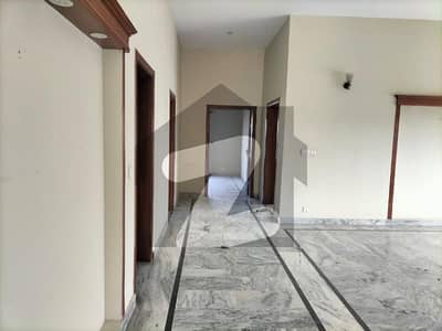 ڈی ایچ اے ڈیفینس فیز 2 ڈی ایچ اے ڈیفینس,اسلام آباد میں 3 کمروں کا 1 کنال بالائی پورشن 1.1 لاکھ میں کرایہ پر دستیاب ہے۔