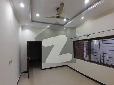 بنی گالہ اسلام آباد میں 5 کمروں کا 1 کنال زیریں پورشن 1.1 لاکھ میں کرایہ پر دستیاب ہے۔