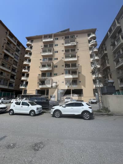 Hayatabad phase 2 deans 7m flat available for rent.