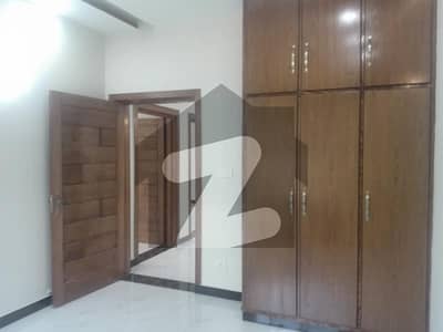 Prime Location New Lalazar House Sized 8 Marla For rent
