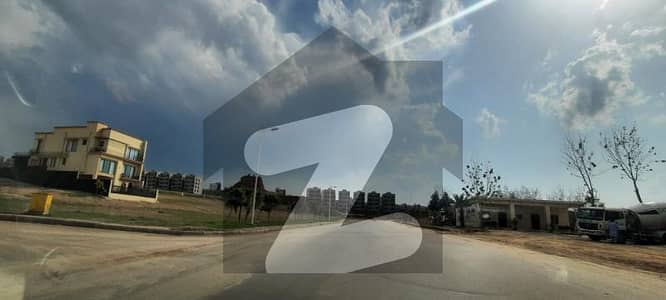 SOLID LAND 5 MARLA PRIME LOCATION PLOT FOR SALE