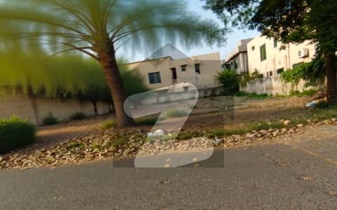 ڈی ایچ اے فیز 7 - بلاک کیو فیز 7,ڈیفنس (ڈی ایچ اے),لاہور میں 1 کنال رہائشی پلاٹ 4.0 کروڑ میں برائے فروخت۔