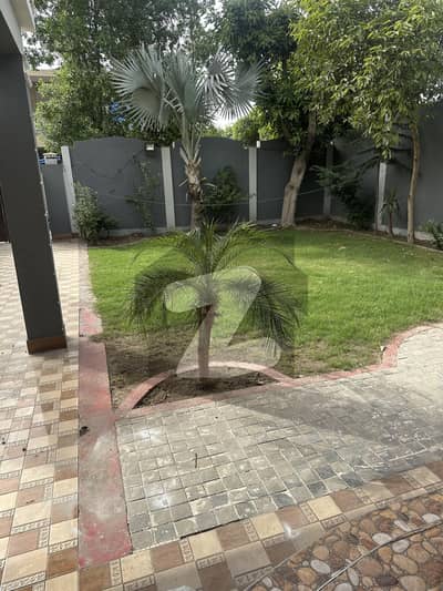 عبداللہ گارڈنز ایسٹ کینال روڈ,کینال روڈ,فیصل آباد میں 5 کمروں کا 1 کنال مکان 5.0 لاکھ میں کرایہ پر دستیاب ہے۔