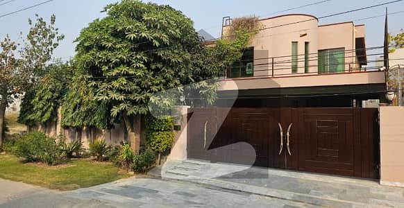 ڈی ایچ اے فیز 4 ڈیفنس (ڈی ایچ اے),لاہور میں 5 کمروں کا 1 کنال مکان 7.25 کروڑ میں برائے فروخت۔