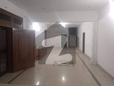 کینال ویو لاہور میں 4 کمروں کا 1 کنال بالائی پورشن 1.1 لاکھ میں کرایہ پر دستیاب ہے۔