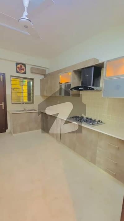 عسکری 11 عسکری,لاہور میں 3 کمروں کا 10 مرلہ فلیٹ 3.85 کروڑ میں برائے فروخت۔