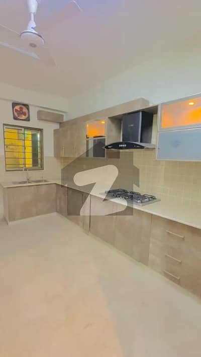 Facig lak 3 Bed Room Apartment Available For Sale in Askari 11
