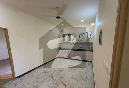 مرغزار آفیسرز کالونی لاہور میں 1 کمرے کا 3 مرلہ فلیٹ 35.0 ہزار میں کرایہ پر دستیاب ہے۔