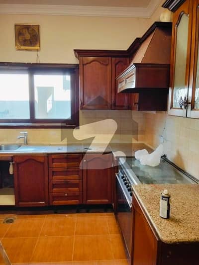 30*50 cda transfer top location house available in g-9/4 near service road near metro Station near market and mosque