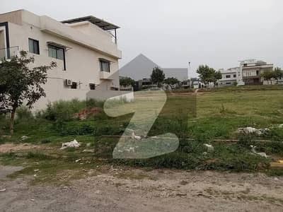 گلبرگ ریزیڈنشیا - بلاک ای گلبرگ ریزیڈنشیا,گلبرگ,اسلام آباد میں 1 کنال رہائشی پلاٹ 3.2 کروڑ میں برائے فروخت۔