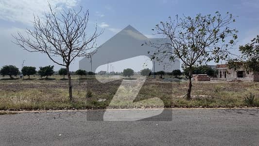 ڈی ایچ اے فیز 7 - بلاک وائے فیز 7,ڈیفنس (ڈی ایچ اے),لاہور میں 1 کنال رہائشی پلاٹ 4.2 کروڑ میں برائے فروخت۔