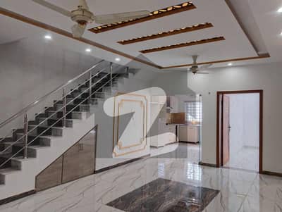 بحریہ انکلیو - سیکٹر آئی بحریہ انکلیو,بحریہ ٹاؤن,اسلام آباد میں 5 کمروں کا 8 مرلہ مکان 3.5 کروڑ میں برائے فروخت۔