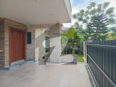 ڈی ایچ اے ڈیفینس فیز 2 ڈی ایچ اے ڈیفینس,اسلام آباد میں 7 کمروں کا 1 کنال مکان 4.5 لاکھ میں کرایہ پر دستیاب ہے۔