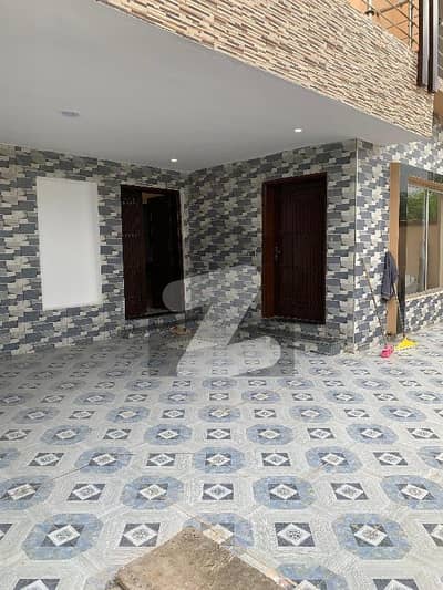 بحریہ ٹاؤن فیز 8 بحریہ ٹاؤن راولپنڈی,راولپنڈی میں 5 کمروں کا 10 مرلہ مکان 3.2 کروڑ میں برائے فروخت۔