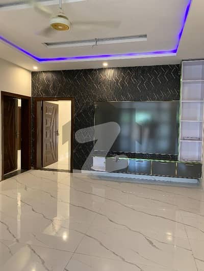 Investor Rate 10 Marla Used House Available For Sale Bahria Phase 8