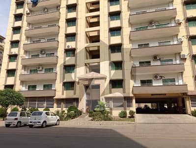 عسکری 11 ۔ سیکٹر بی اپارٹمنٹس عسکری 11,عسکری,لاہور میں 3 کمروں کا 10 مرلہ فلیٹ 3.5 کروڑ میں برائے فروخت۔