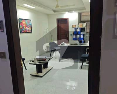 ایم پی سی ایچ ایس ۔ ملٹی گارڈنز بی ۔ 17,اسلام آباد میں 4 کمروں کا 1 مرلہ دفتر 30.0 ہزار میں کرایہ پر دستیاب ہے۔