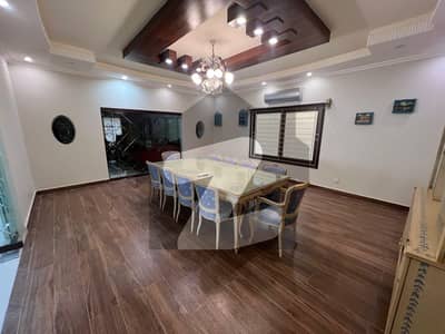ڈی ایچ اے فیز 8 ڈی ایچ اے ڈیفینس,کراچی میں 6 کمروں کا 2 کنال مکان 30.5 کروڑ میں برائے فروخت۔
