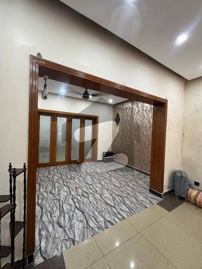 بحریہ ٹاؤن سیکٹر B بحریہ ٹاؤن,لاہور میں 4 کمروں کا 10 مرلہ مکان 1.35 لاکھ میں کرایہ پر دستیاب ہے۔