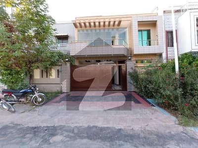 مارگلہ ویو ہاؤسنگ سوسائٹی ڈی ۔ 17,اسلام آباد میں 9 مرلہ Studio مکان 3.2 کروڑ میں برائے فروخت۔