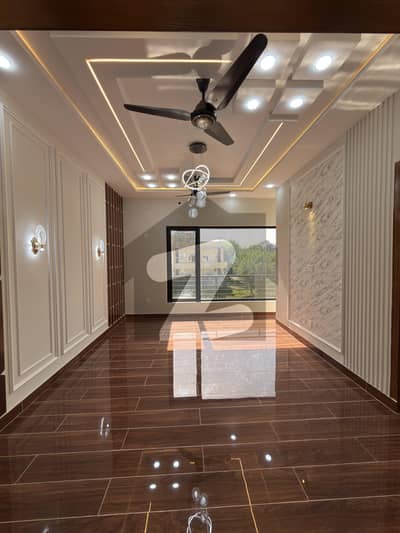 گلبرگ ریزیڈنشیا - بلاک ایف گلبرگ ریزیڈنشیا,گلبرگ,اسلام آباد میں 7 کمروں کا 7 مرلہ مکان 4.4 کروڑ میں برائے فروخت۔