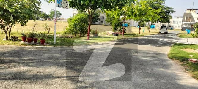 Exclusive 5 Marla Plot For Sale in z4 phase 8