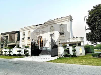 ڈی ایچ اے فیز 6 - بلاک ڈی فیز 6,ڈیفنس (ڈی ایچ اے),لاہور میں 5 کمروں کا 1 کنال مکان 19.75 کروڑ میں برائے فروخت۔