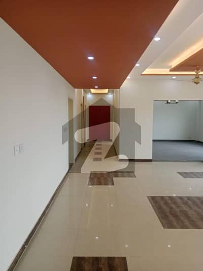 12 MARLA 4 BEDROOMS APARTMENT AVAILABLE FOR RENT